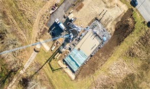 Luftaufnahme des Neubaus eines Bürogebäudes in Kaisersesch – Generalunternehmerprojekt von ZENZ-Massivhaus